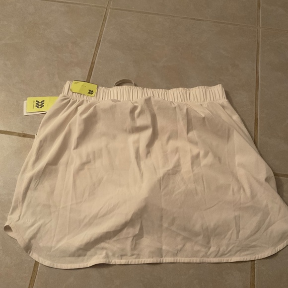 All in Motion Ivory Skorts size L *NWT* - Picture 4 of 5